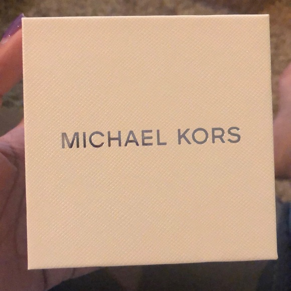 Michael Kors 🔒 - Picture 5 of 5